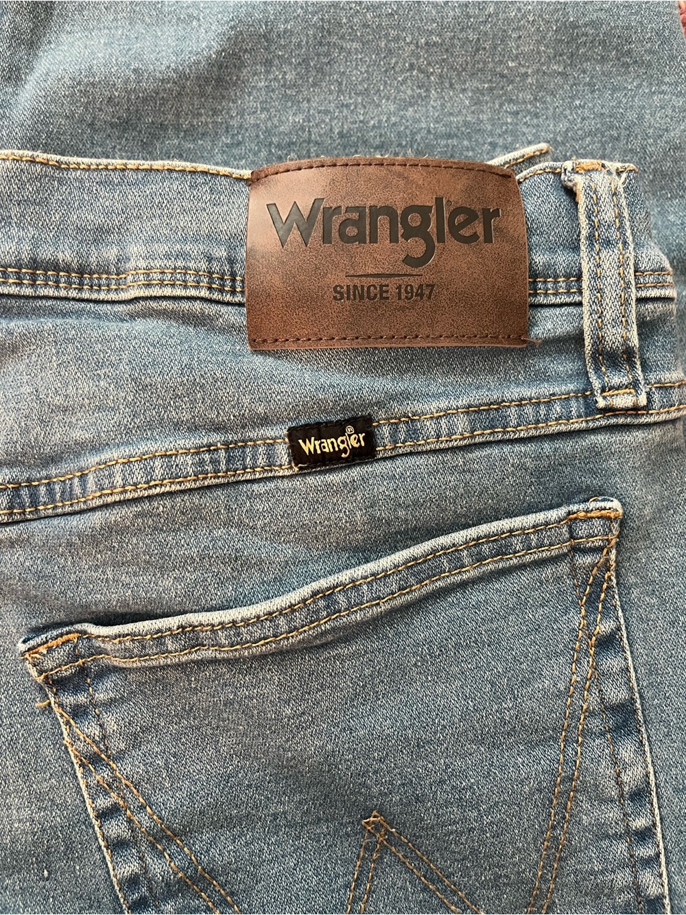 Wrangler Men’s Relaxed Fit Blue Jeans